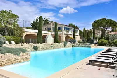 Image de Bastidon avec piscine Gordes Lubéron