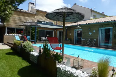 Image de Villa contemporaine de 160 m2  avec piscine dans parc clos et arboré