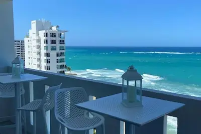 Image de Kasa Blue Ocean @ Co · Kasa Blue Ocean - 2 bed 2 bath for 4 Ocean View Balcony Beachfront Condo Pool