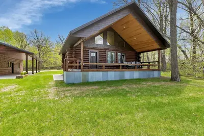 Image de Log cabin on Pelican Bay