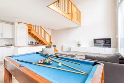 Image de Urban Pool - Duplex avec billard et terrasse