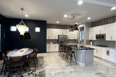 Image de Newly Built 4 Bd/3. 5 Ba+Hottub