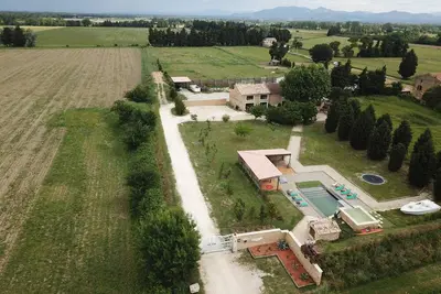 Image de Mas provençal du XVIIeme siècle entièrement rénové