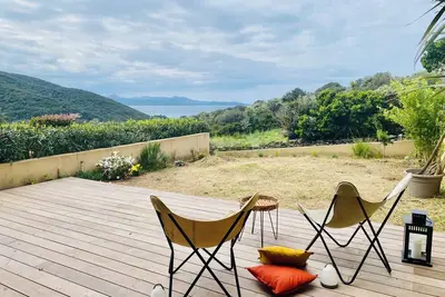 Image de Farinole proche Saint-Florent. Terrasse et jardin vue mer, Plage sable Ă pied