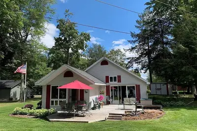 Image de Lakefront Ice Fishing and Snowmobile Retreat