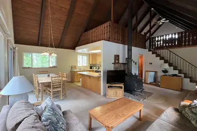 Image de Mountain Chalet 3- Bedroom with Loft, Bonus Area and Game Room