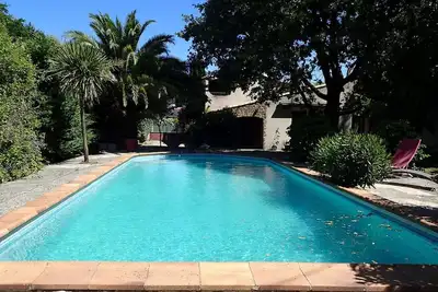 Image de Villa 12p (8 ad max) avec piscine privée. 1400 m2 arborés à l'abri des regards.