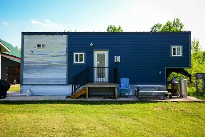 Image de Blue Tiny Home. Hottub. Fireplace. NearStCroixStatePk