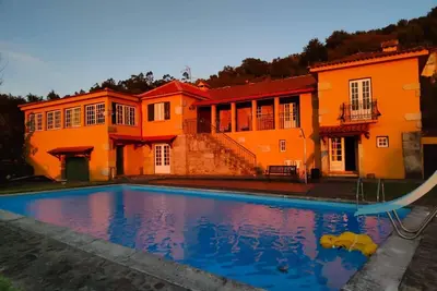 Image de House with pool and barbecue