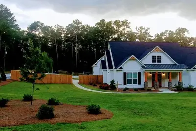 Image de New Farmhouse style home 2 minutes from Washington Rd