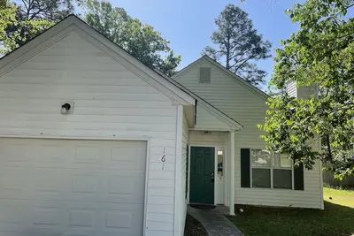 Image de Convenient southside/pet friendly/avai 1/15/26/fireplace/fast WiFi/fenced yard