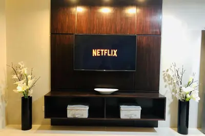 Image de City Center - Modern- Pool Access - 2 Ac