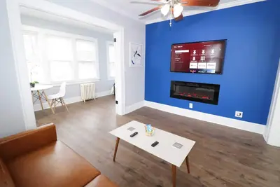 Image de Spacious 2 Bedroom Modern Home With Separate Office. Close to Nyc.