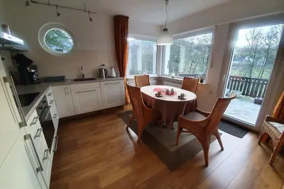 Image de Spacious vacation home (130 m²) for up to 8 people with a spacious terrace and mountain views