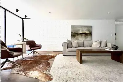 Image de Designer 2 Bedroom in Heart of Midtown