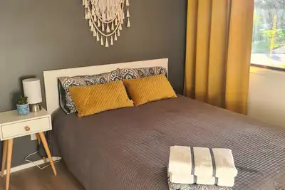 Image de Entire house between Brisbane and Gold Cast