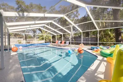 Image de Forever Friday - Family Friendly up to 10 ppl, Heated Pool 🥂🍾