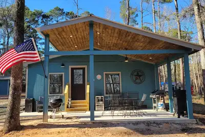 Image de Waterfront Cabin on a Secluded Cove -- Fish directly from property!