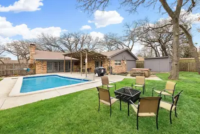 Image de Modern home with swimming pool