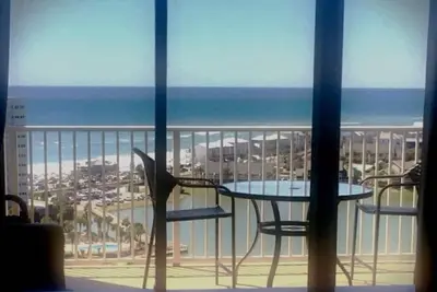 Image de 4 Min Walk To The Beach, Amazing  Views, Private Beach  Upgrades Sunsets