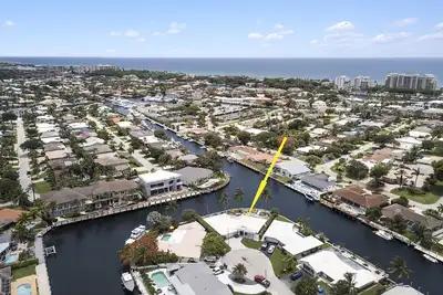 Image de Waterfront retreat with heated pool, firepits, & boat access. C