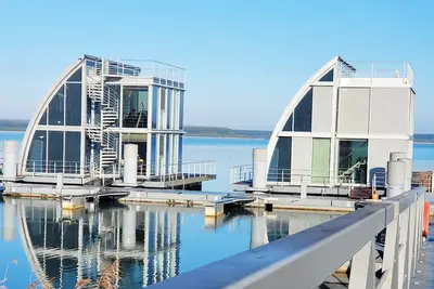 Image de Floating vacation apartment on Lake Geierswald