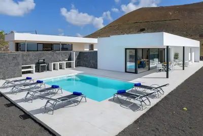 Image de Villa Ainara, village Conil with swimming pool
