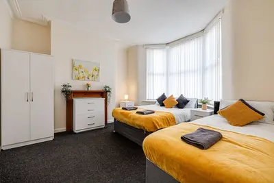 Image de Spacious 5 bed house next to Kirkdale Station