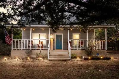 Image de Blue Door Cottage Family Game Room - Family Friendly!