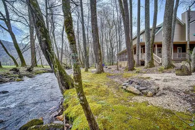 Image de Creekfront Hayesville cottage with beautiful sunrise and sunset views!