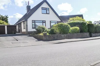 Image de 3 chambres à coucher à Langland
