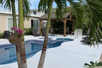 Gorgeous 3/2 Sfh brand-new pool & spa, 30ft dockage