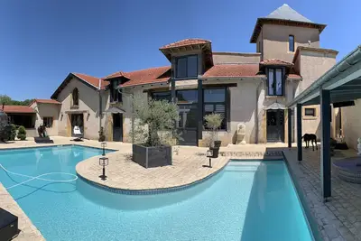 Image de Maison de caractère, ancienne dépendance du château.