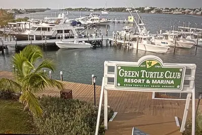 Image de 2 minute walk to Green Turtle Club/Marina. 2br, 2. 5 Ba! Fully renovated 2023!
