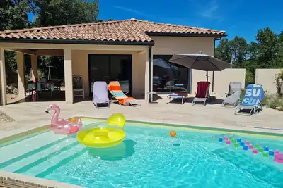 Image de Villa récente avec climatisation, Wifi et piscine privée à Barjac