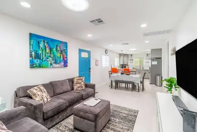 Image de Residential home with Yard Perfect for Monthly Stays