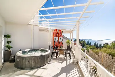 Image de Apartments Blazevic-Two Bedroom Apartment with Terrace and Sea View No. 2