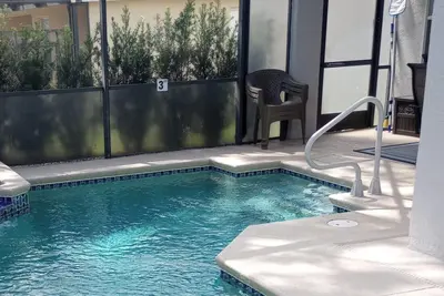 Image de Luxury 4 Bedroom Home\/South facing Pool\/Spa\/Covered Lanai. Champions Gate Area