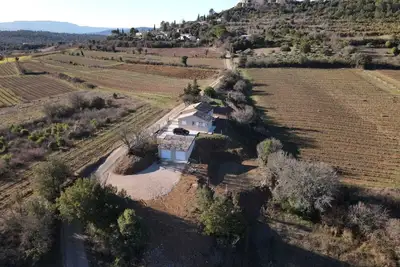 Image de Villa de campagne au milieu des vignes