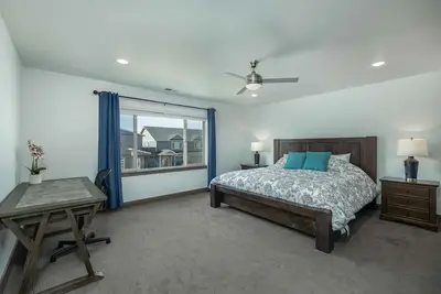 Image de Large Townhome w/ fenced yard, 4 miles from downtown