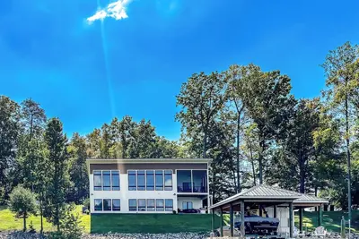 Image de The StarBird: Waterfront with Big views! Linens Now Included