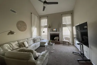 Image de Spacious 4 Bedroom home that sleeps up to 8 guest