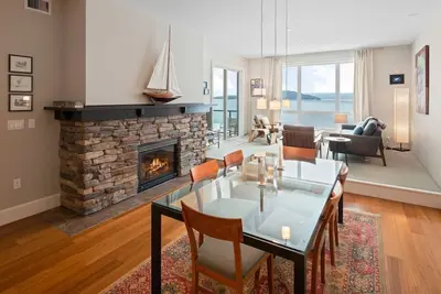 Image de Seasons Top Floor Waterfront Heated Pool | Marina | Spa | Views