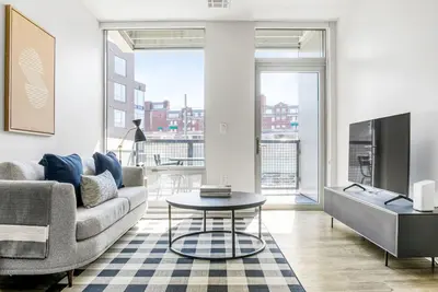 Image de Serene East Cambridge 2br w/ Gym & W/D, near Lechmere T, by Blueground