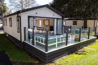 Image de Flip Flops - a luxury lodge by the beach on Sandhills Holiday Park, Mudeford