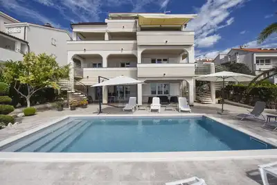 Image de Apartments for 10 with Pool and on the Beach