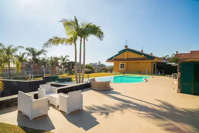 Appartement 'Villa Paradiso' avec vue sur la mer, piscine et Wi-Fi