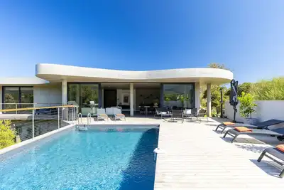 Image de Villa D'Architecte Avec Piscine
