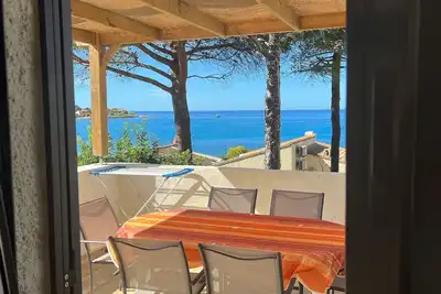 Image de Appartement face mer, pour 4 personnes véritable havre de paix d'environ 45 m2