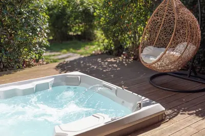 Image de Gîte écolodge **** 2 à 4 personnes avec spa privatif au cœur d'un parc de 3 Ha